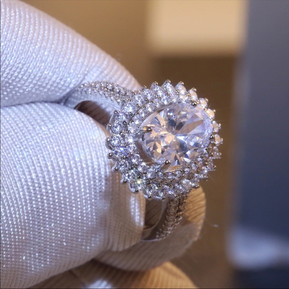 New Oval Cut Beautiful Diamond Women’s Ring - Picture 2 of 6